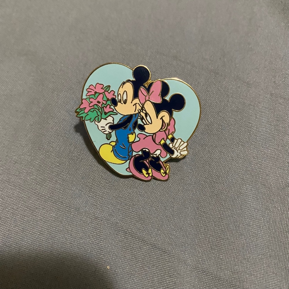 disney mickey & Minnie enamel pin set - Picture 4 of 5